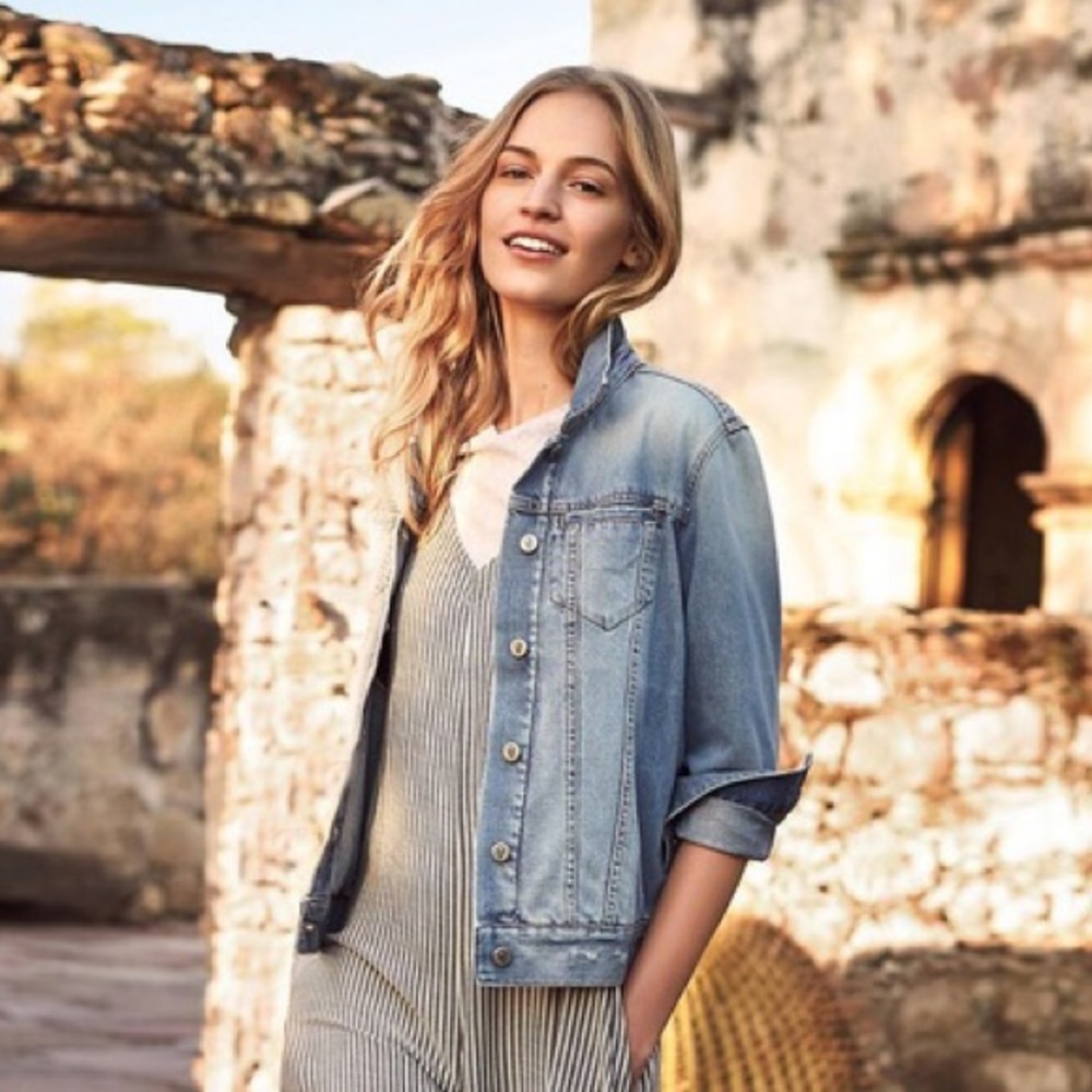 Anthropologie Pilcro indigo denim jacket size M